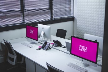 G2F-PYRAMID-WOOD-DESKS